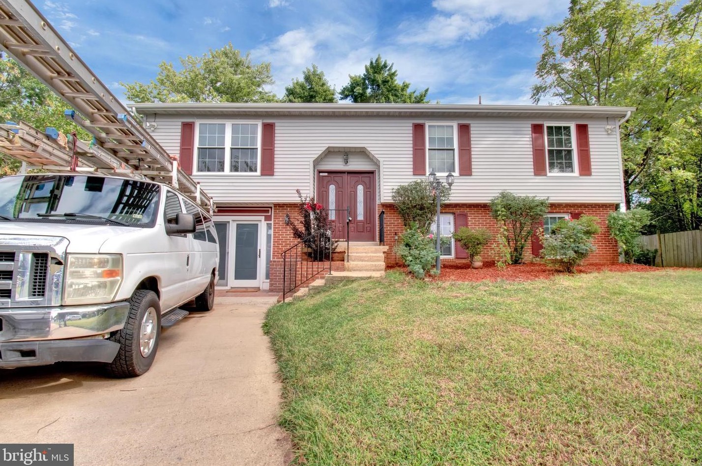 10029 Elderberry Ct, Manassas, VA 20110-3819