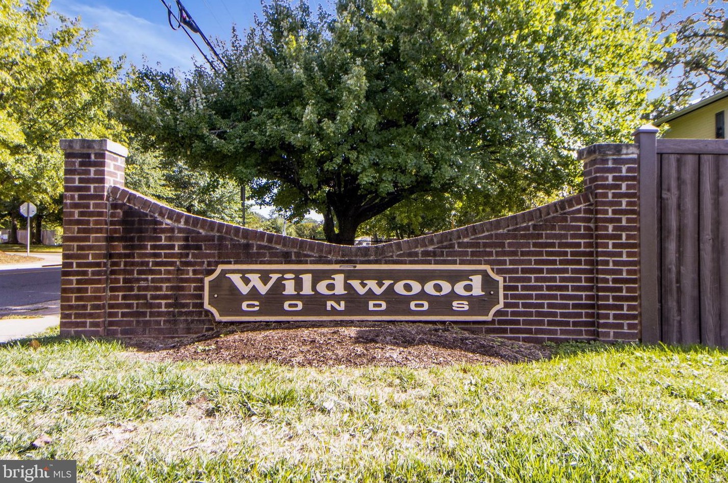 9008 Sandalwood Dr, Manassas VA  20110-5748 exterior
