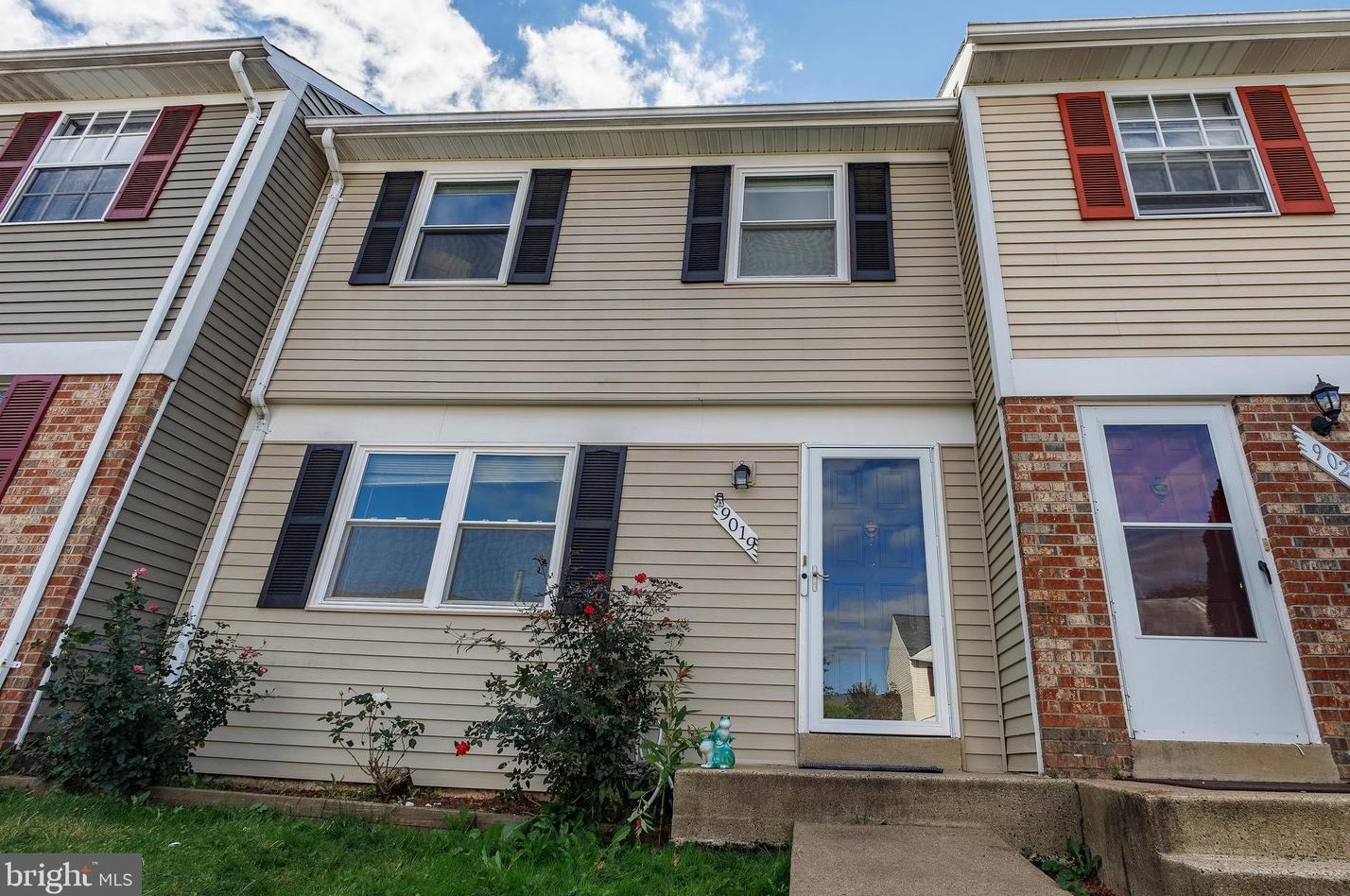 9019 Whispering Pine Ct, Manassas VA  20110-4886 exterior
