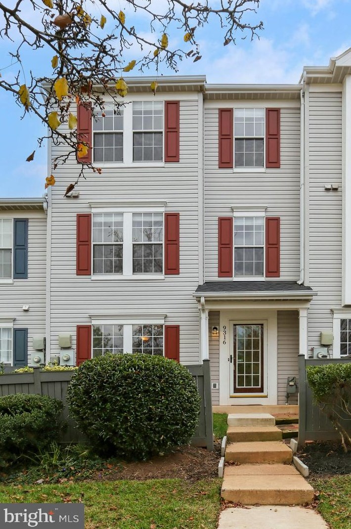 9316 Fringe Tree Ln, Manassas, VA 20110-5975