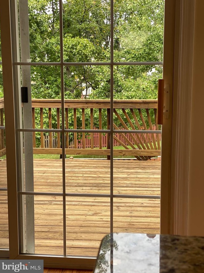 10330 Butternut Cir, Manassas VA 20110-7991 exterior