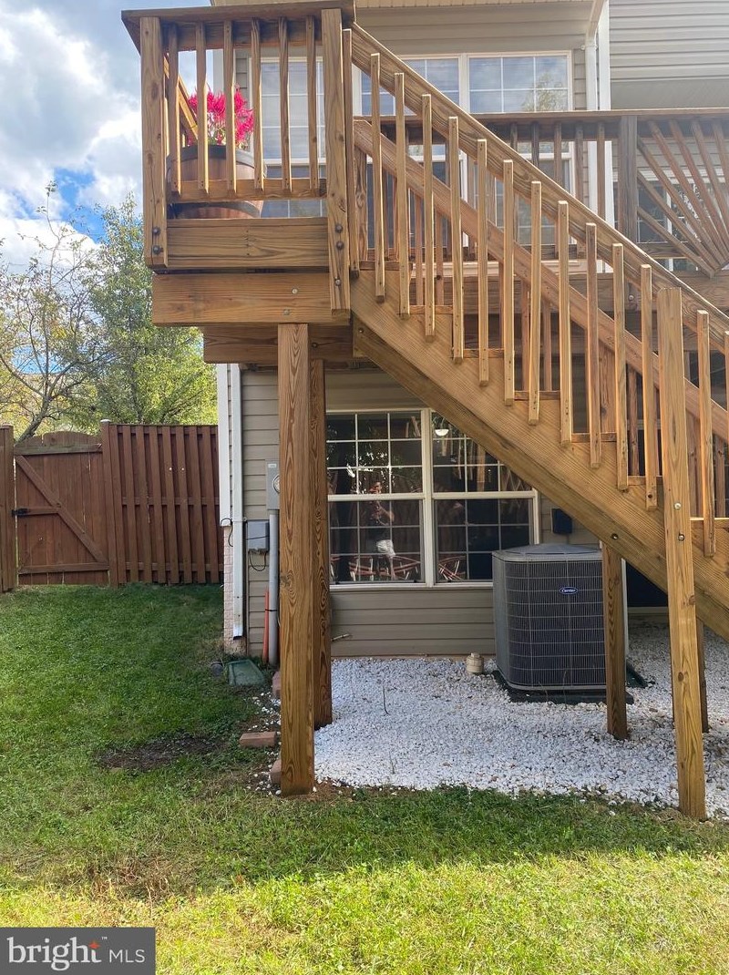 10330 Butternut Cir, Manassas VA 20110-7991 exterior