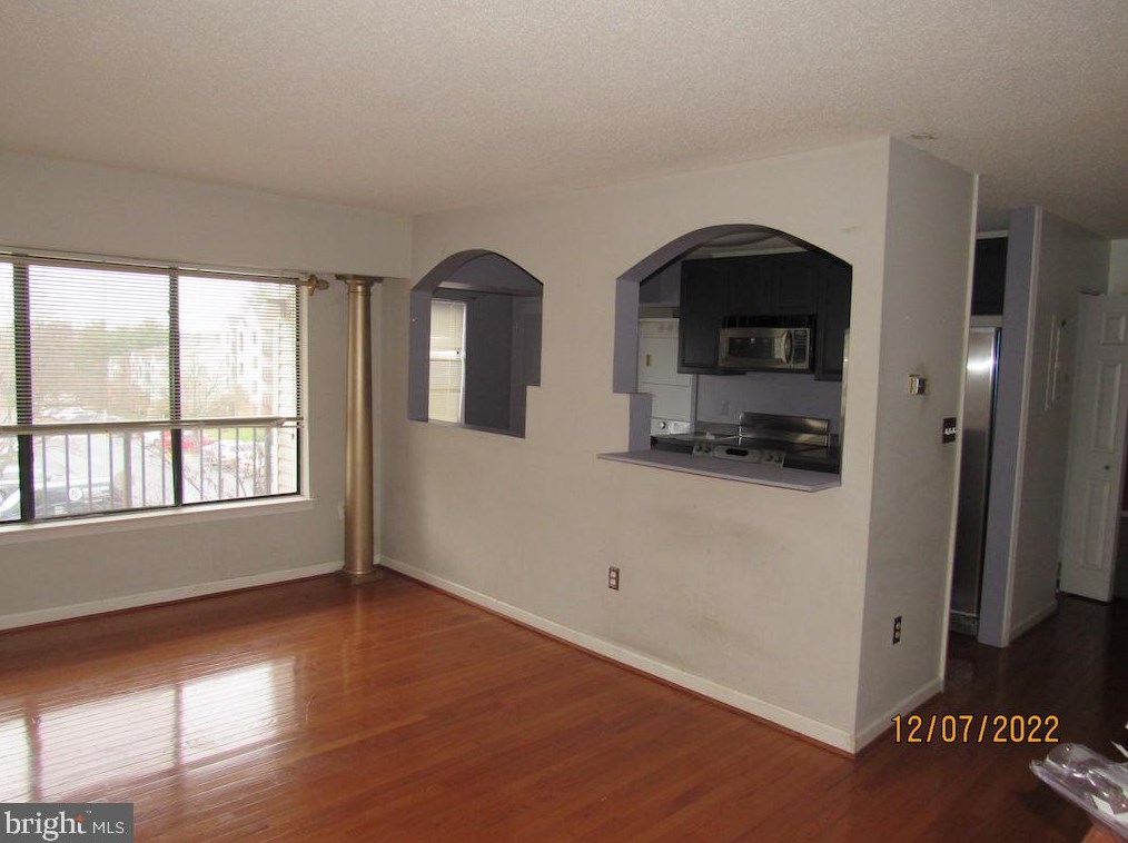 8374 Buttress Ln #301, Manassas, VA 20110