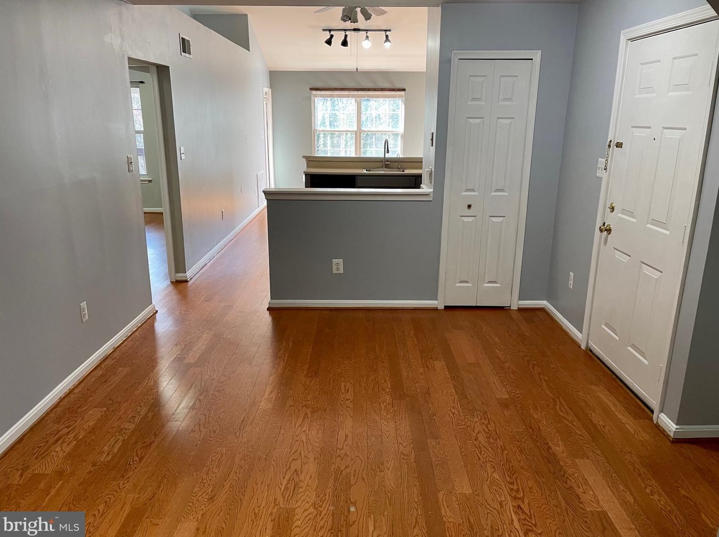 9215 Azure Ct #202, Manassas, VA 20110