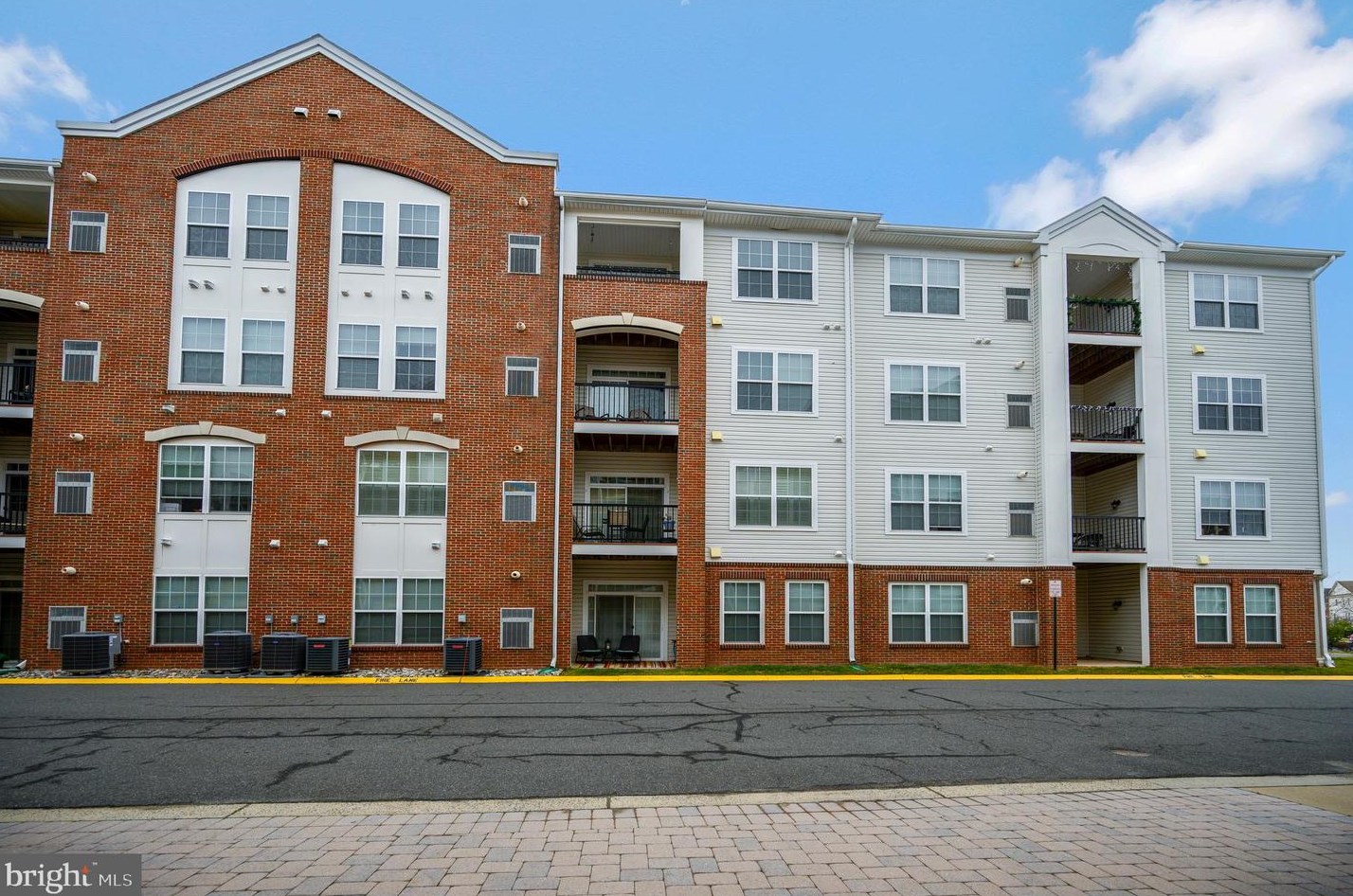 9202 Charleston Dr, Manassas VA  20110-2815 exterior