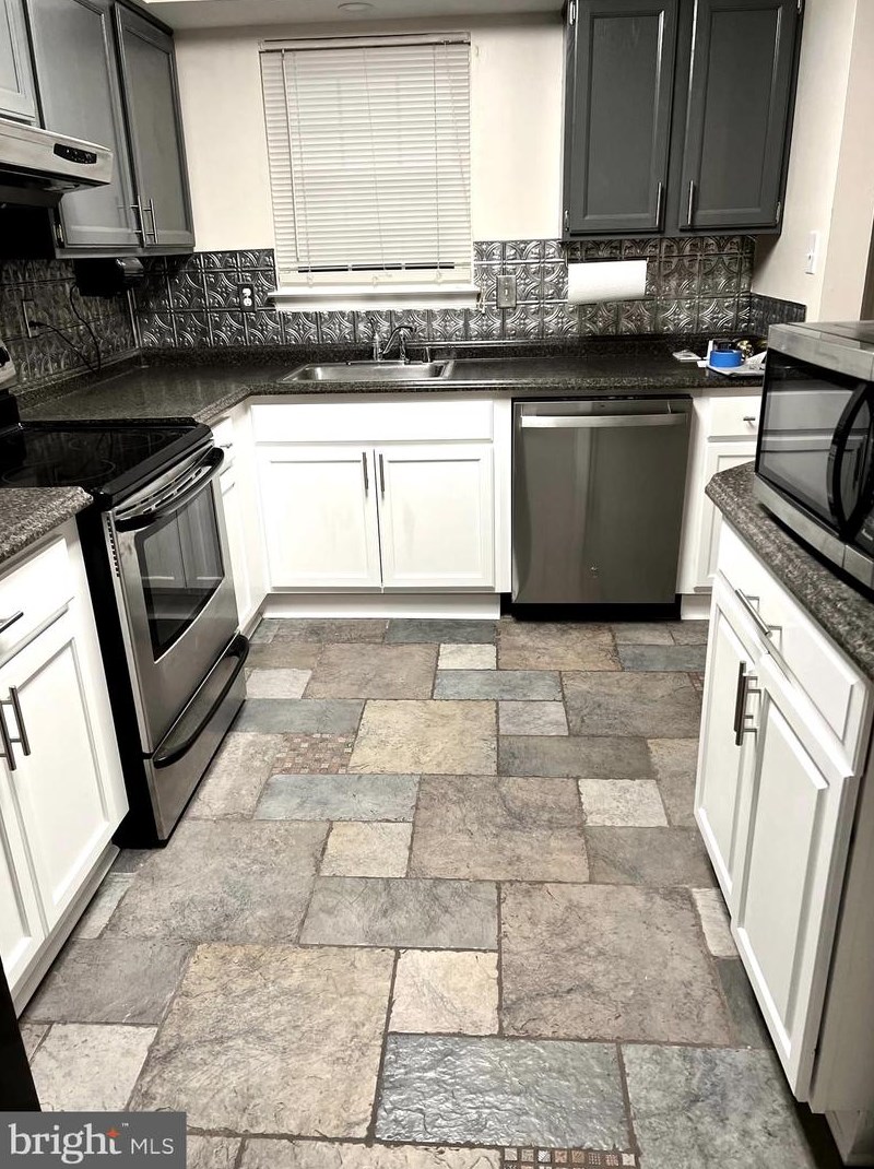 9945 Grapewood Ct #72, Manassas, VA 20110