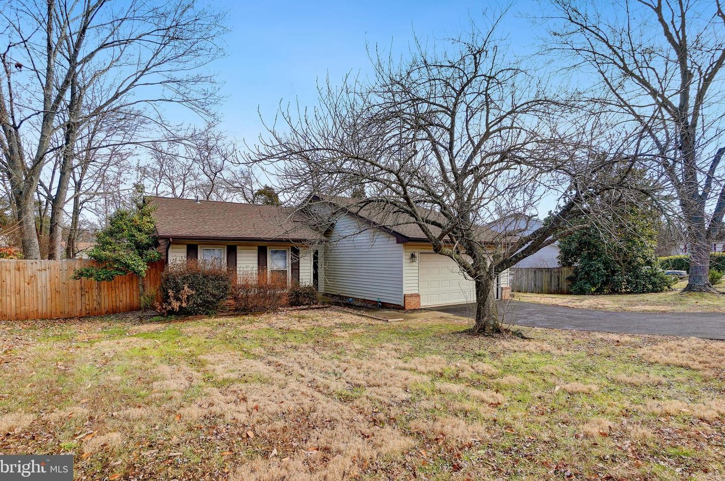 8939 Tarragon Ct, Manassas, VA 20110-4213