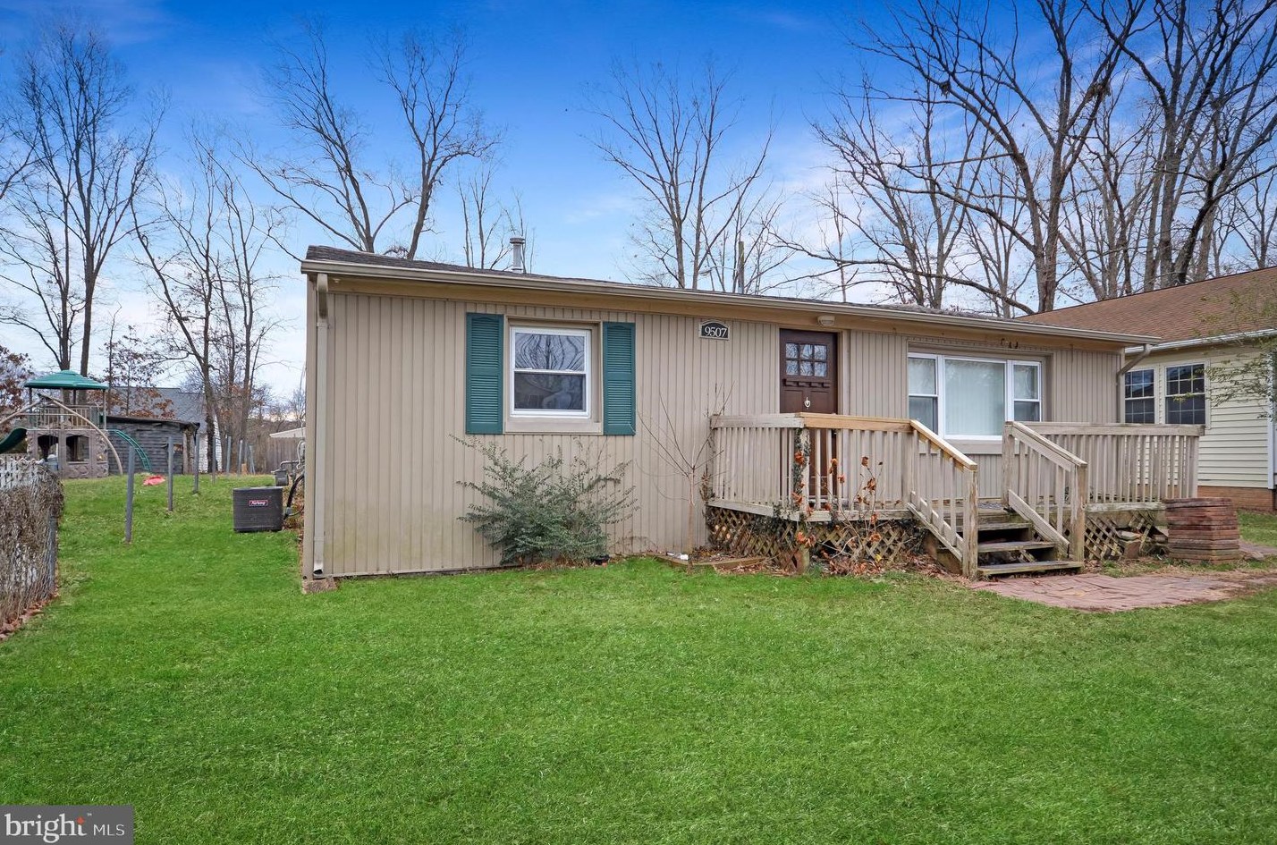 9507 School St, Manassas, VA 20110-5622