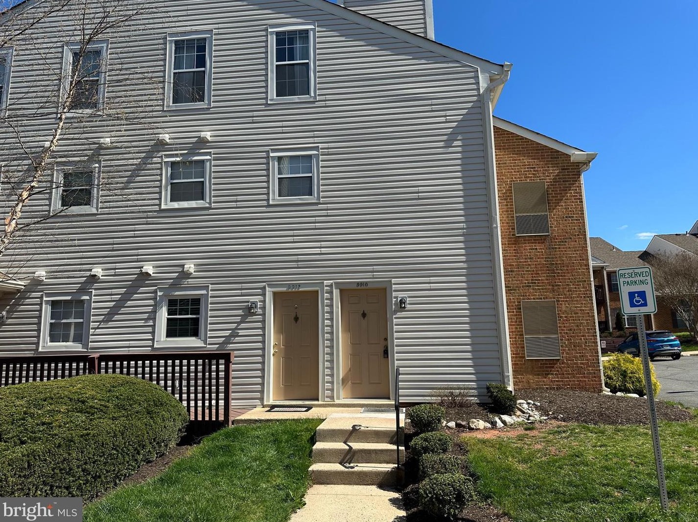9910 Grapewood Ct, Manassas, VA 20110-3838