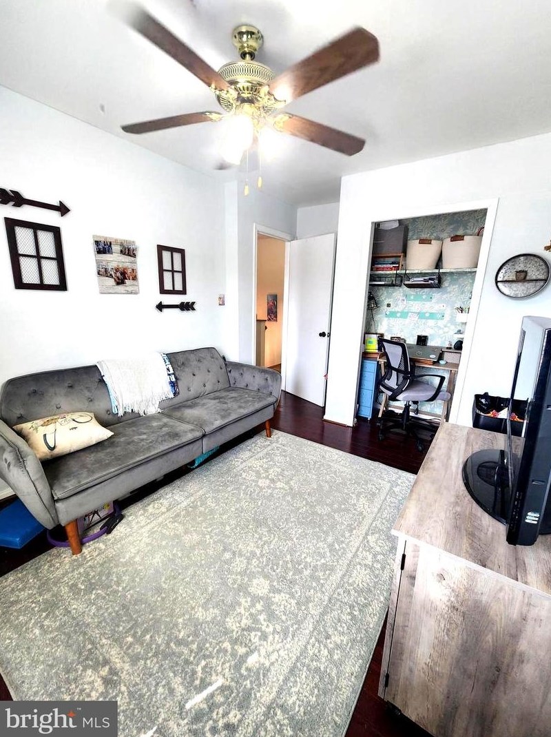 8561 Burlington Ct, Manassas VA  20110-6322 exterior