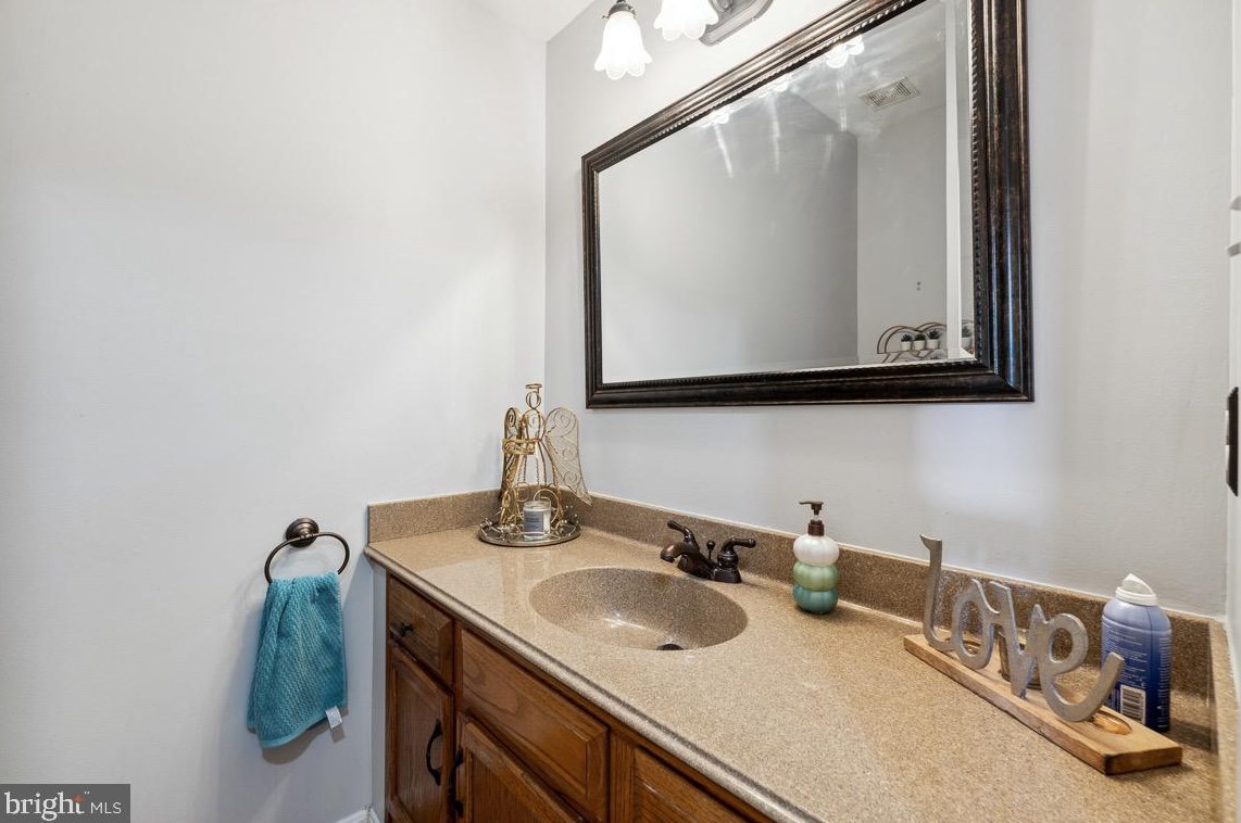 9847 Clark Pl, Manassas VA  20110-5764 exterior