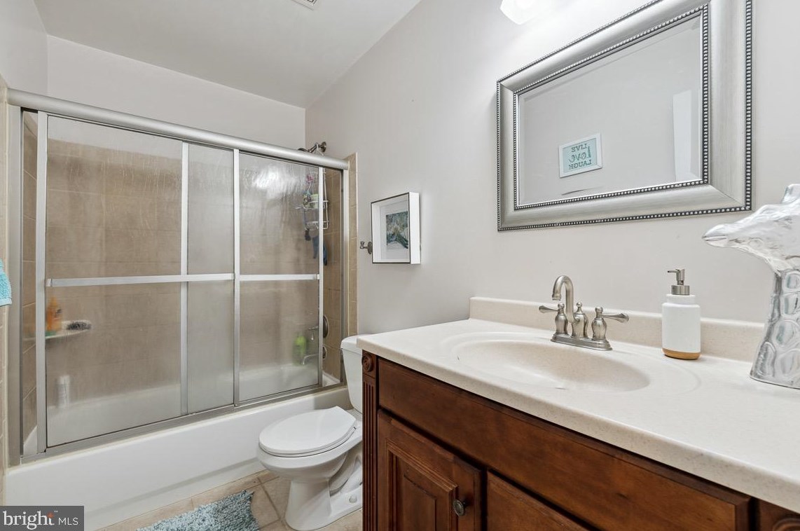9847 Clark Pl, Manassas VA  20110-5764 exterior