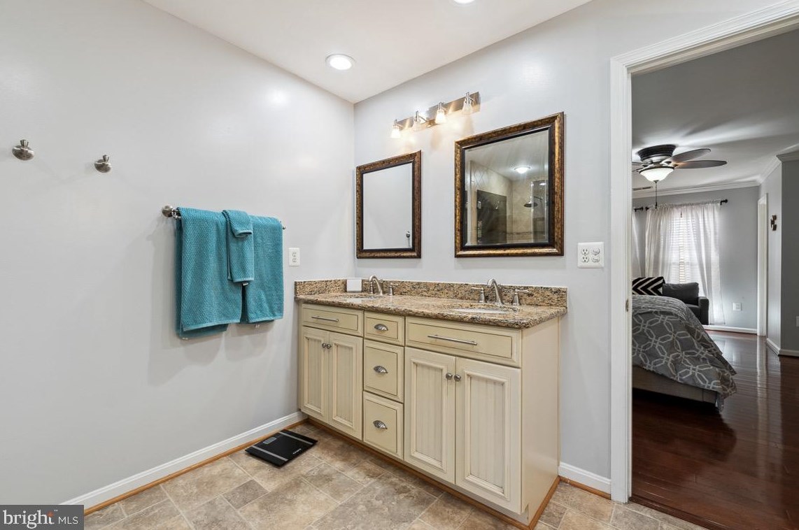 9847 Clark Pl, Manassas VA  20110-5764 exterior