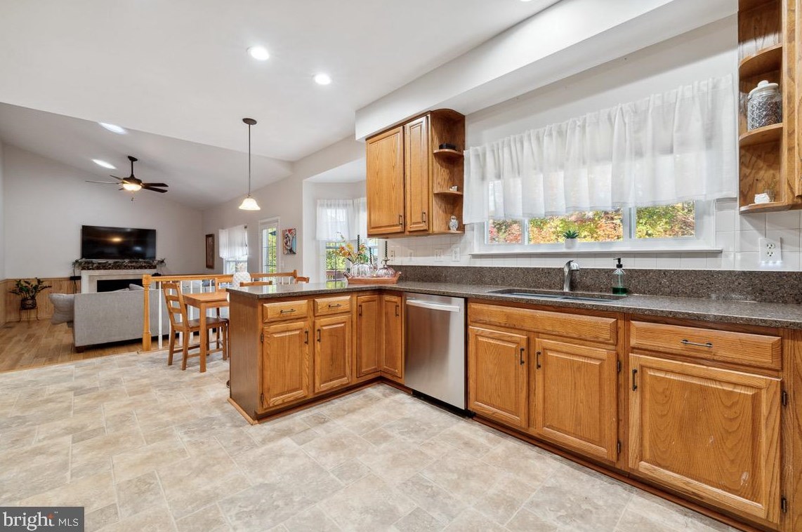 9847 Clark Pl, Manassas VA  20110-5764 exterior