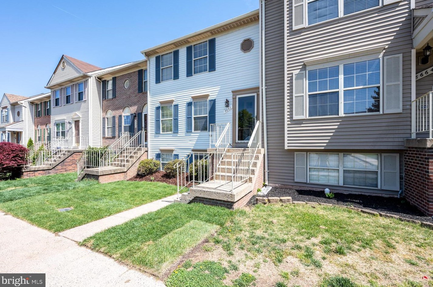 8662 Diane Ct, Manassas VA  20110-8406 exterior