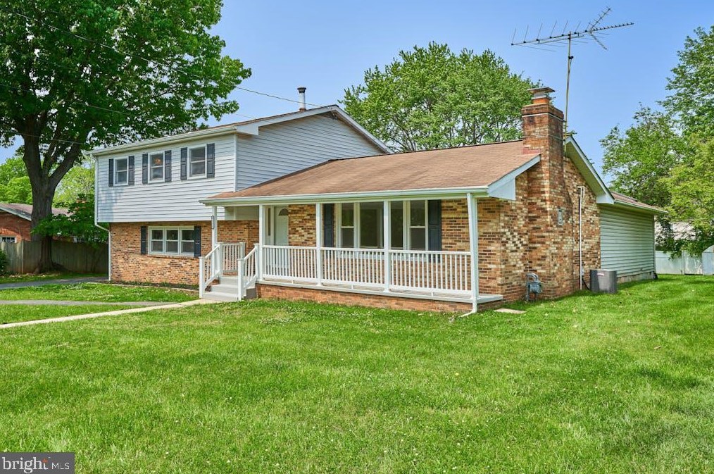 8904 Hazel Dr, Manassas, VA 20110-4308