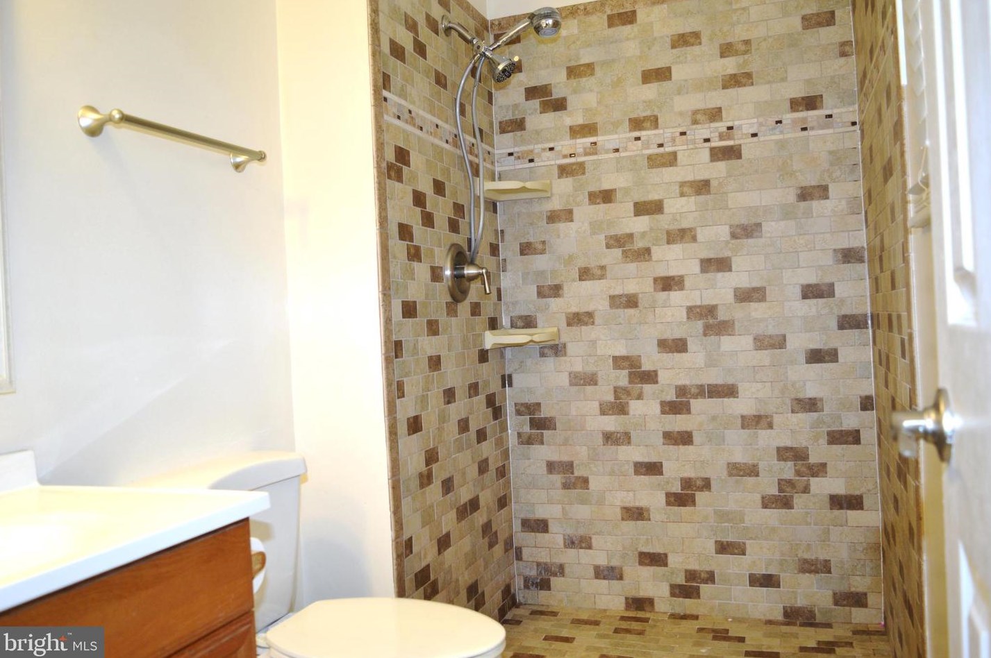 8910 Sweetbriar St, Manassas VA  20110-3818 exterior