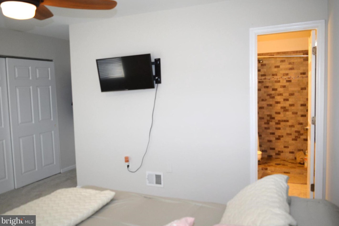 8910 Sweetbriar St, Manassas VA  20110-3818 exterior