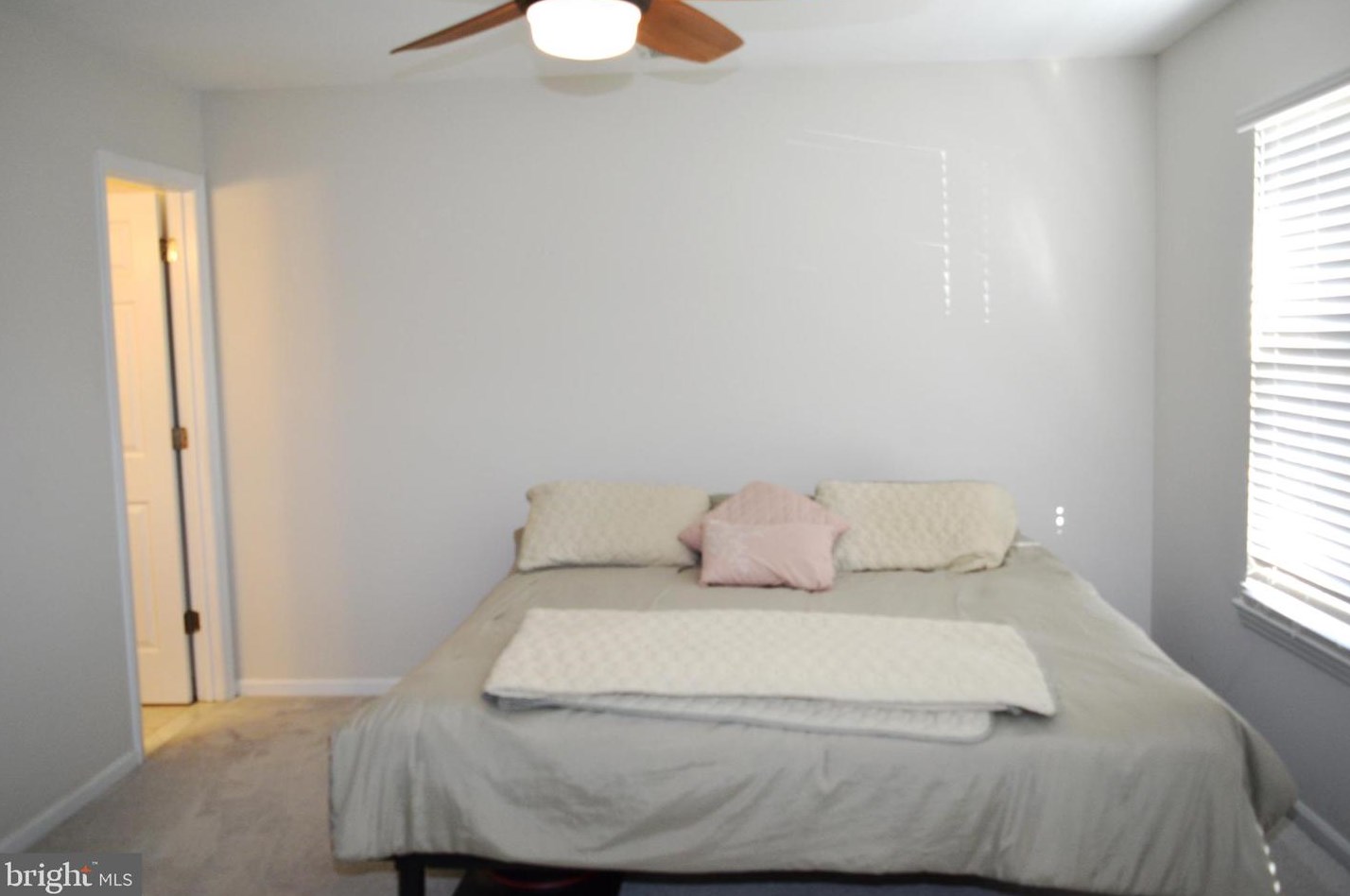 8910 Sweetbriar St, Manassas VA  20110-3818 exterior