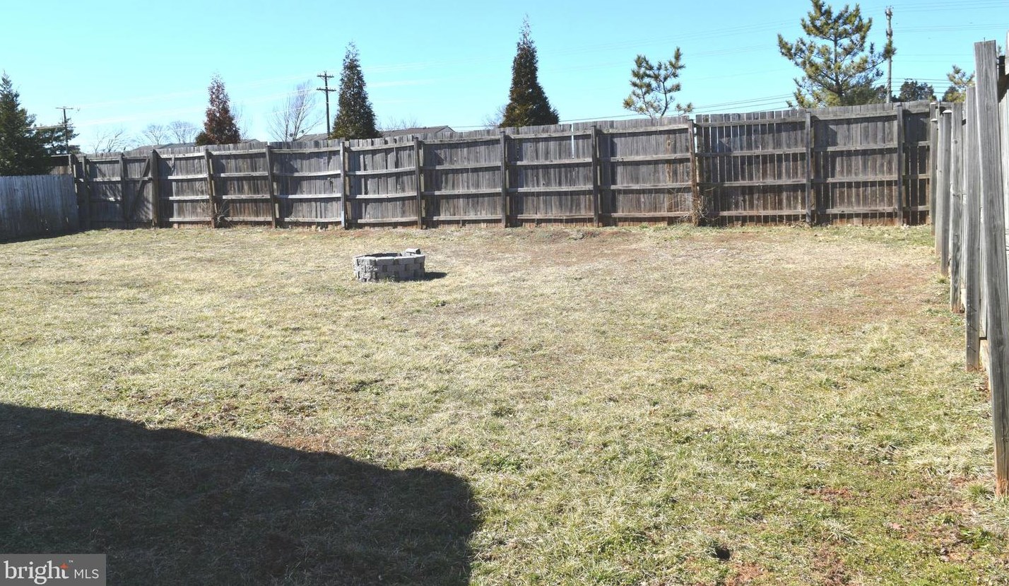 8910 Sweetbriar St, Manassas VA  20110-3818 exterior