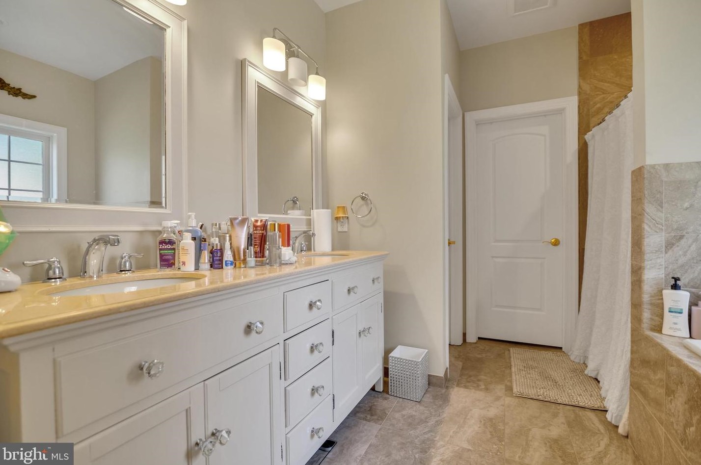 8928 Longstreet Dr, Manassas VA  20110-4903 exterior
