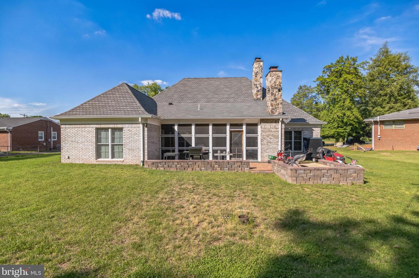 8928 Longstreet Dr, Manassas VA  20110-4903 exterior