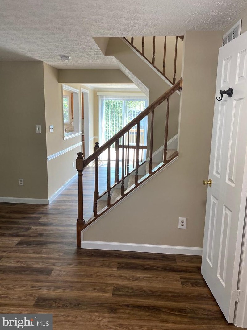 8616 Braxted Ln, Manassas VA  20110-4576 exterior