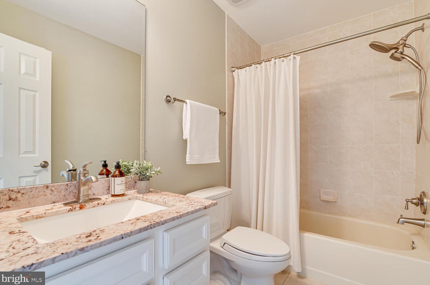 8627 Hollowbrook Way, Manassas VA  20110-7010 exterior