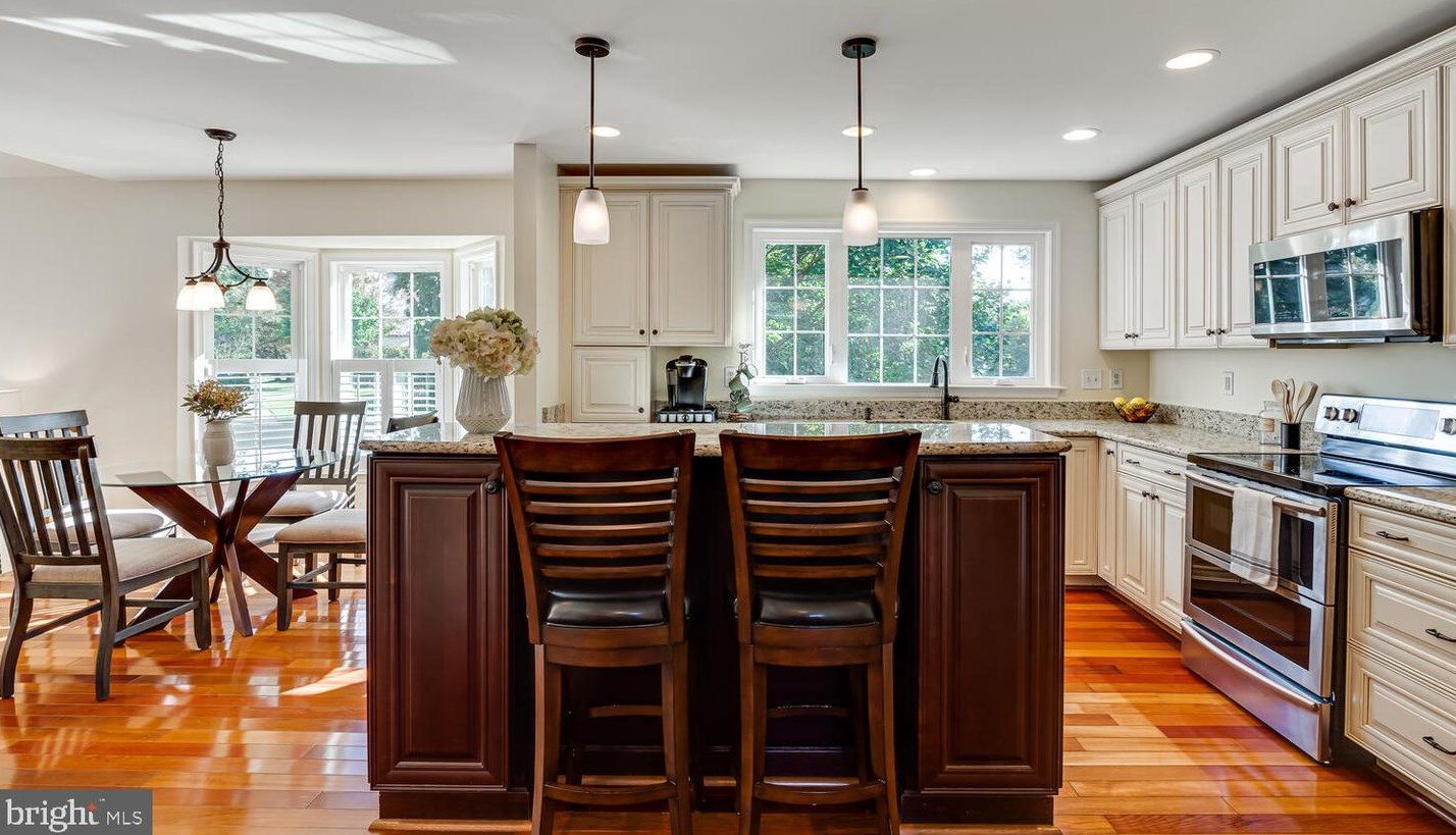 8627 Hollowbrook Way, Manassas VA  20110-7010 exterior