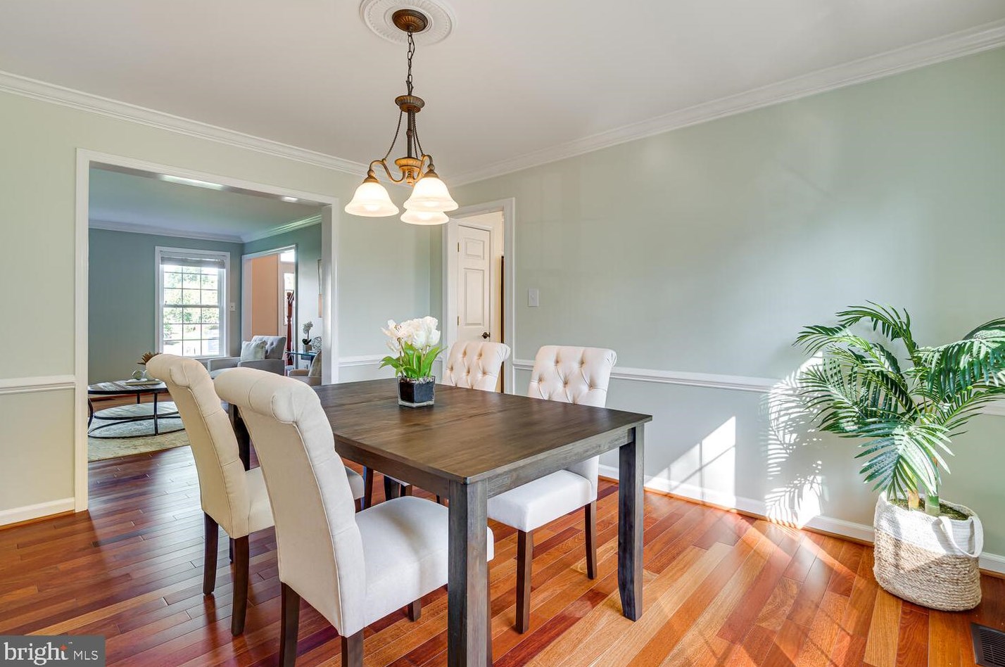 8627 Hollowbrook Way, Manassas VA  20110-7012 exterior