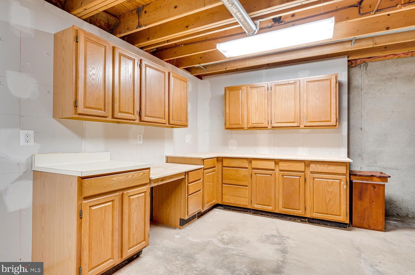 8627 Hollowbrook Way, Manassas VA  20110-7010 exterior