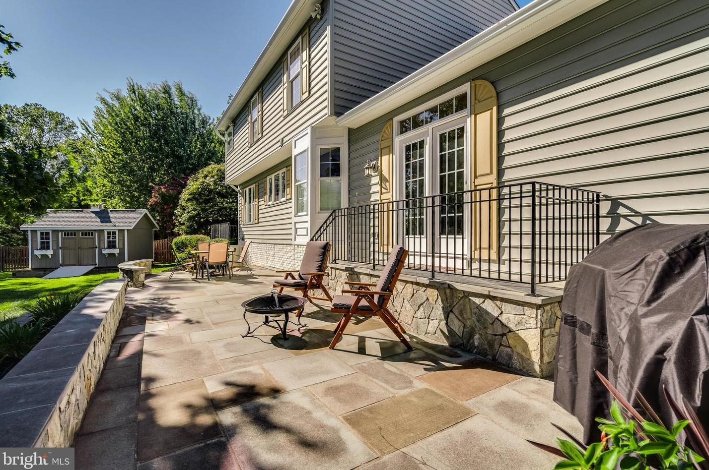 8627 Hollowbrook Way, Manassas VA  20110-7010 exterior