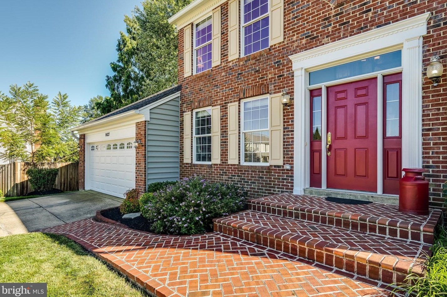 8627 Hollowbrook Way, Manassas VA  20110-7010 exterior