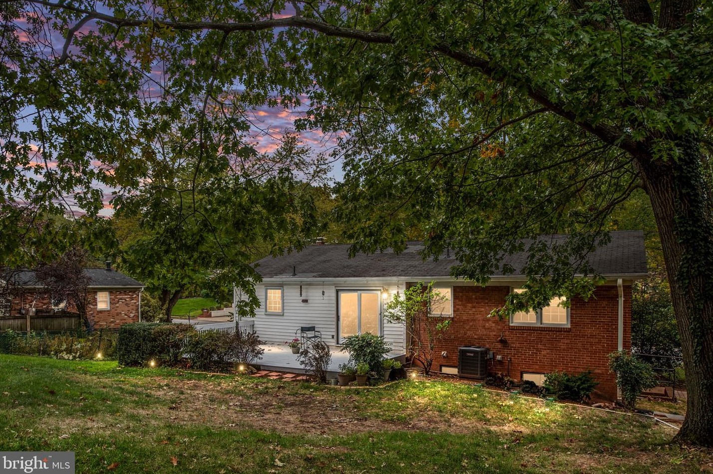 8703 Fort Dr, Manassas, VA 20110