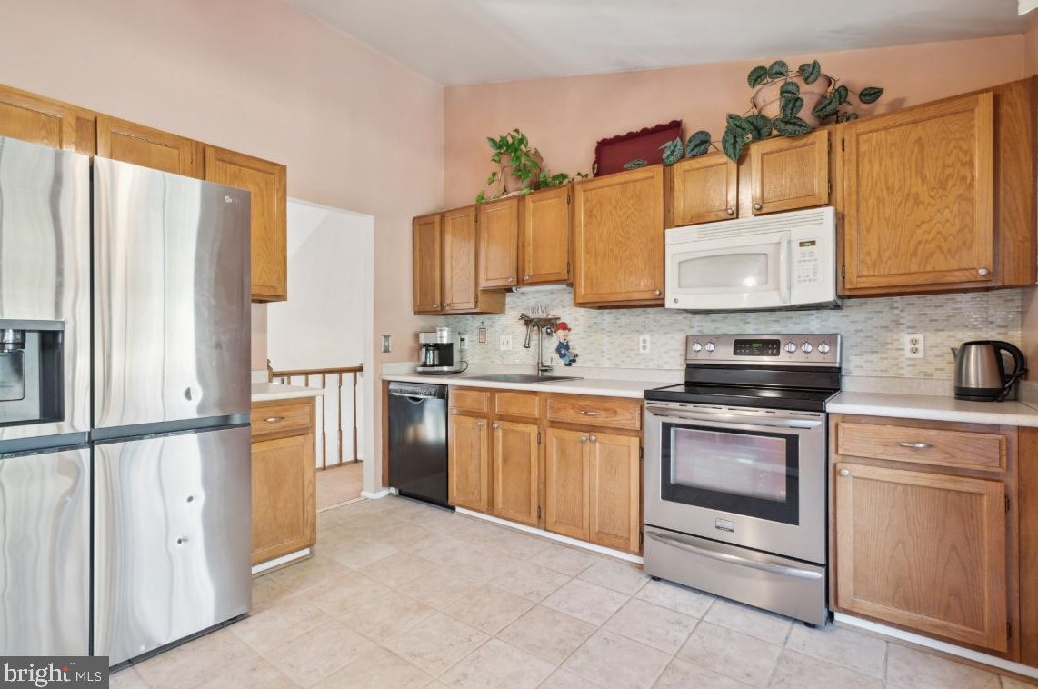 10123 Wimbledon Ct, Manassas VA 20110-2186 exterior