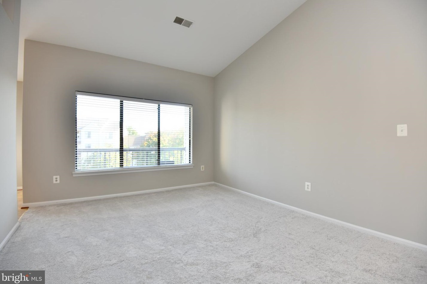8383 Buttress Ln #404, Manassas, VA 20110