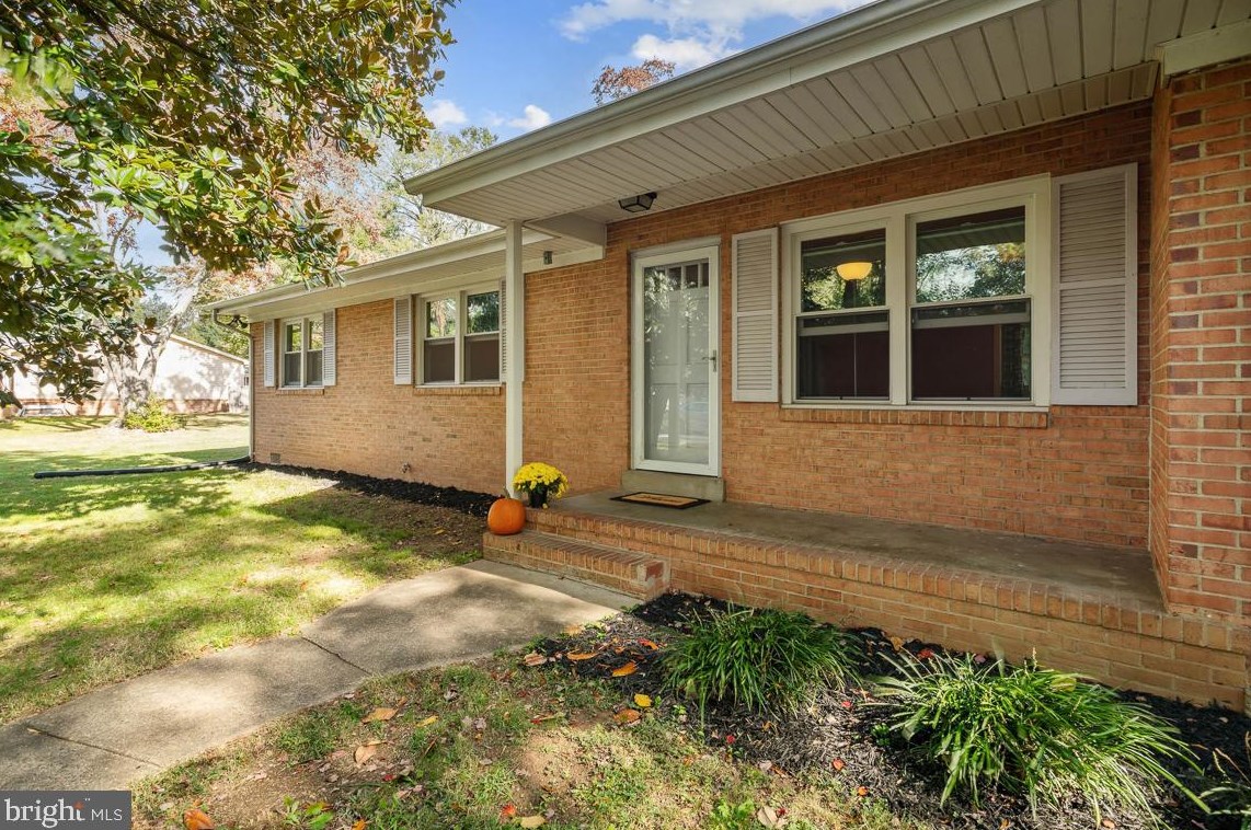 9815 Hutchison Ln, Manassas, VA 20110