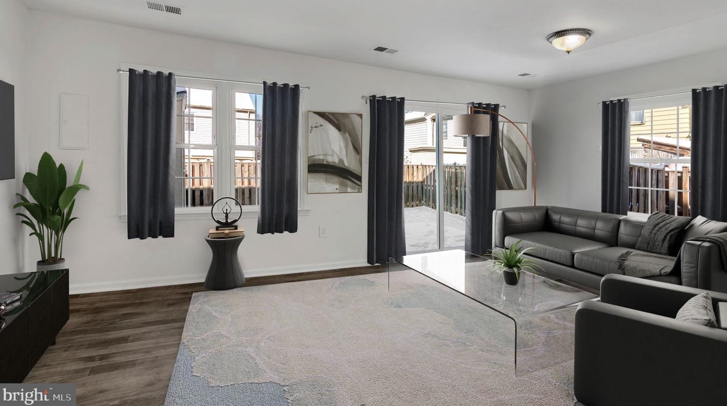 9007 Miles Pl, Manassas, VA 20110-4247
