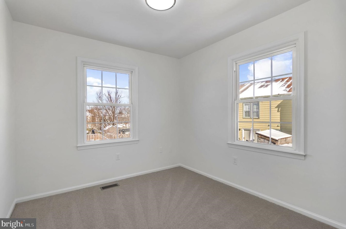 9007 Miles Pl, Manassas VA 20110-4210 exterior