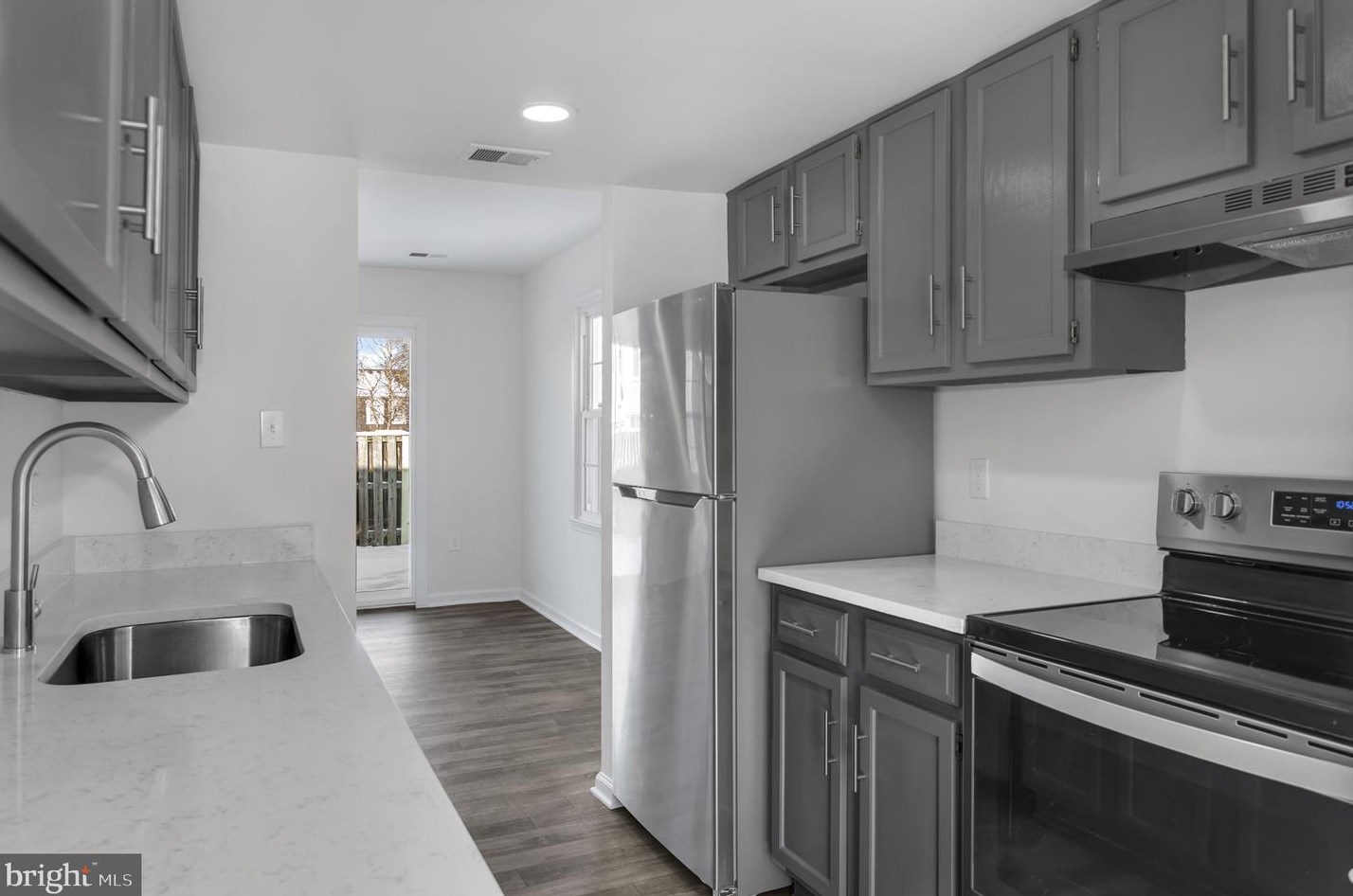 9007 Miles Pl, Manassas VA 20110-4210 exterior