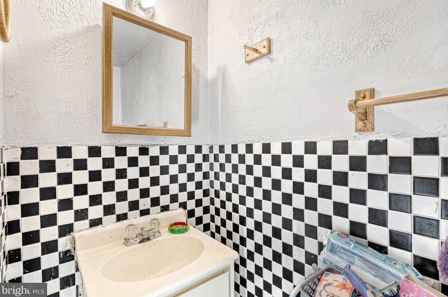 9193 Winterset Dr, Manassas VA 20110 exterior