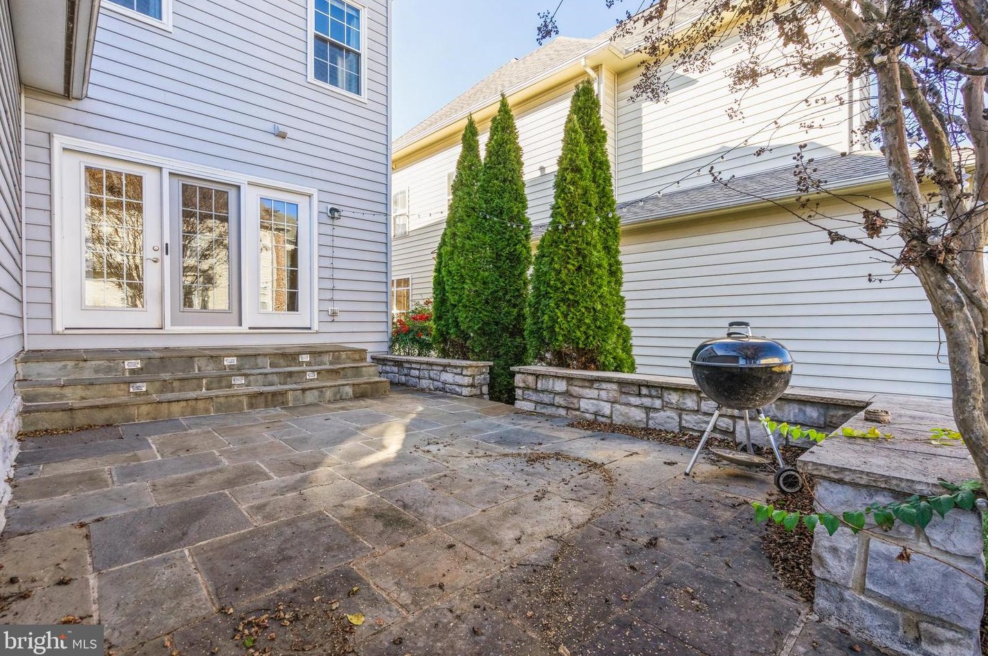 8214 Warfield St, Manassas VA  20110-3006 exterior