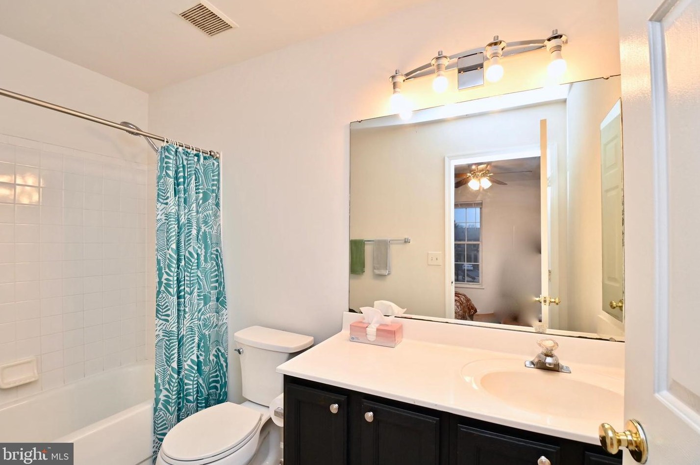 9478 Teaberry Ct, Manassas VA  20110-5673 exterior