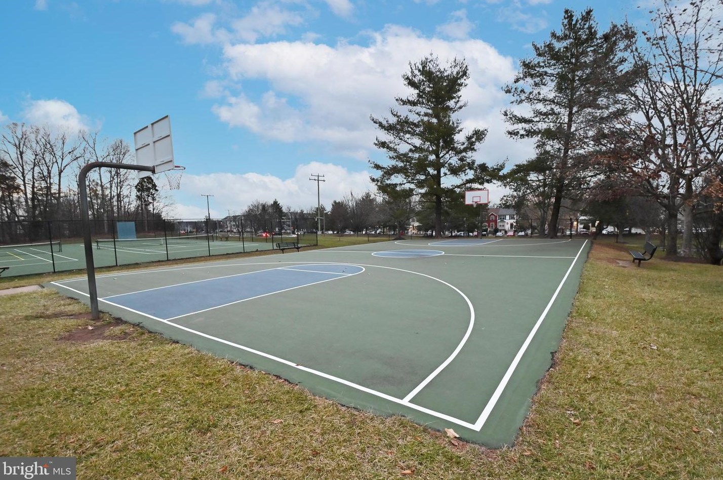 9478 Teaberry Ct, Manassas VA  20110-5673 exterior