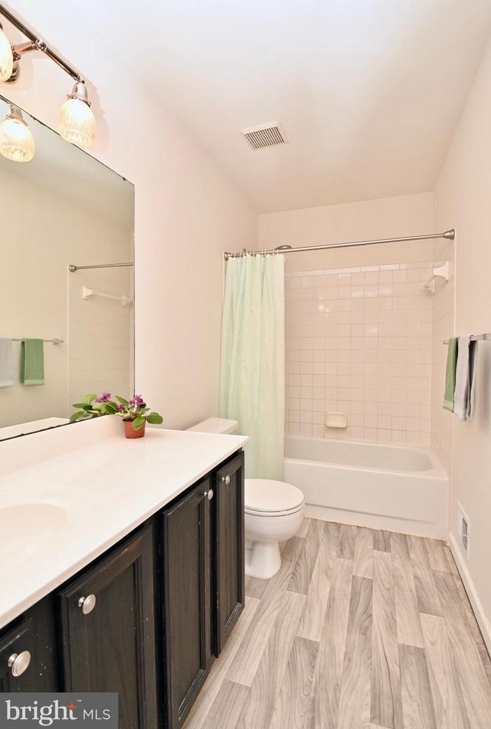 9478 Teaberry Ct, Manassas VA  20110-5673 exterior