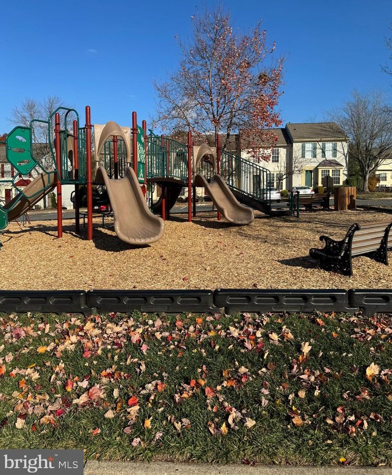 9478 Teaberry Ct, Manassas VA  20110-5673 exterior