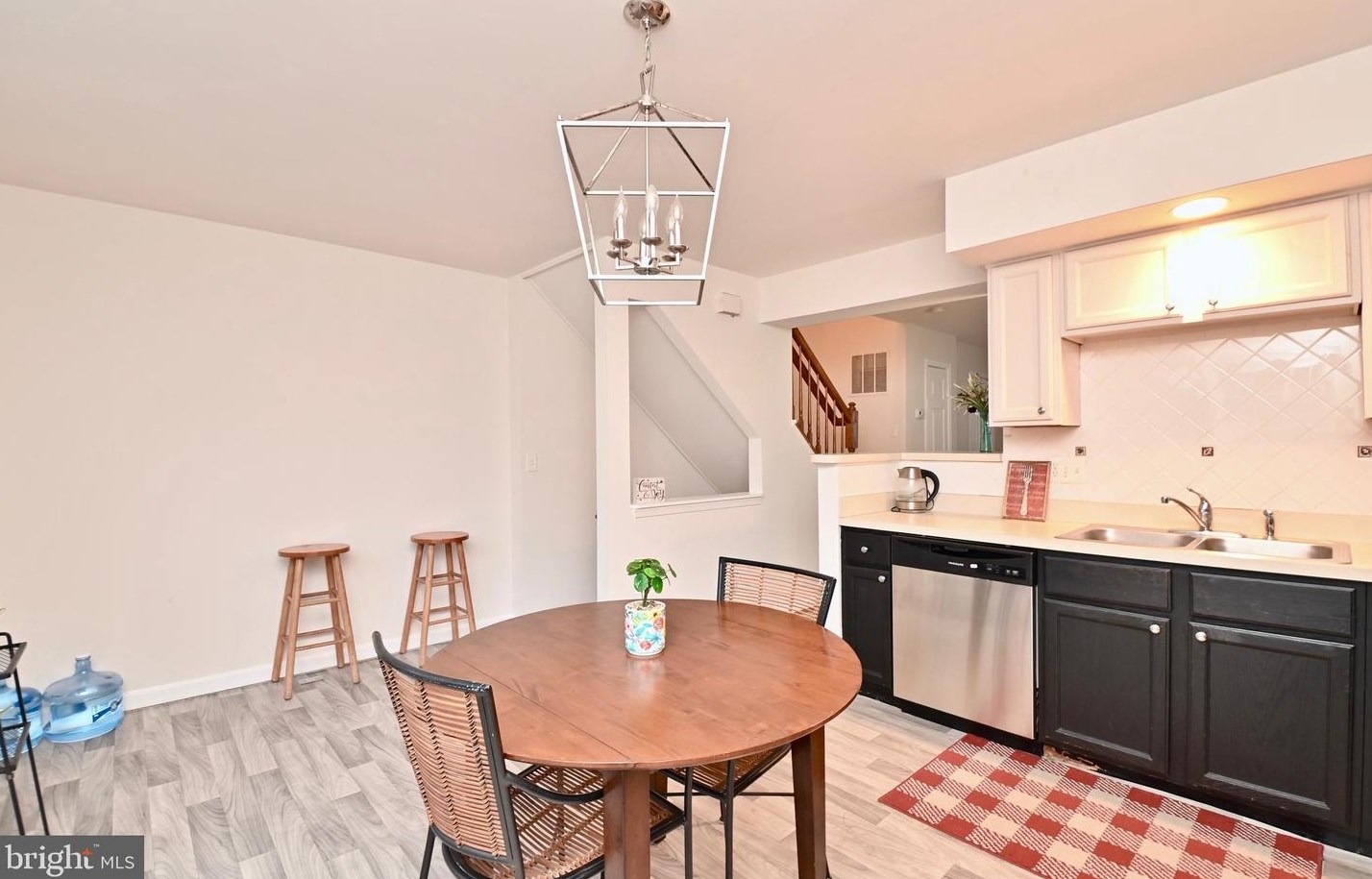 9478 Teaberry Ct, Manassas VA  20110-5673 exterior