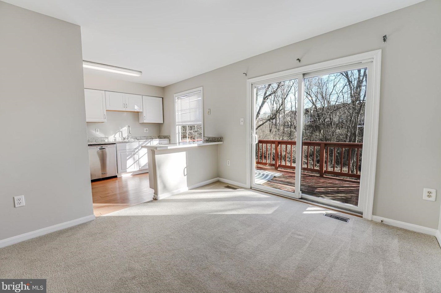 8675 Point Of Woods Dr, Manassas VA  20110-6333 exterior
