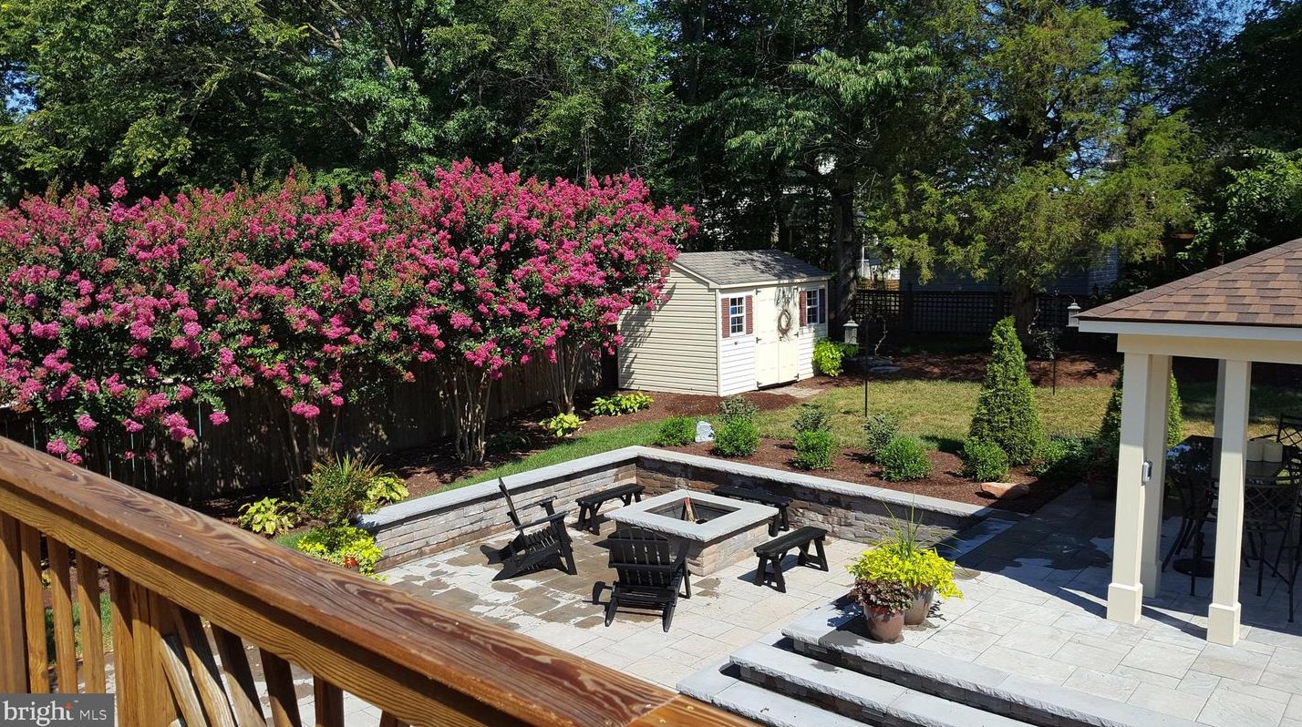 10084 Greenleaf Dr, Manassas, VA 20110-6631