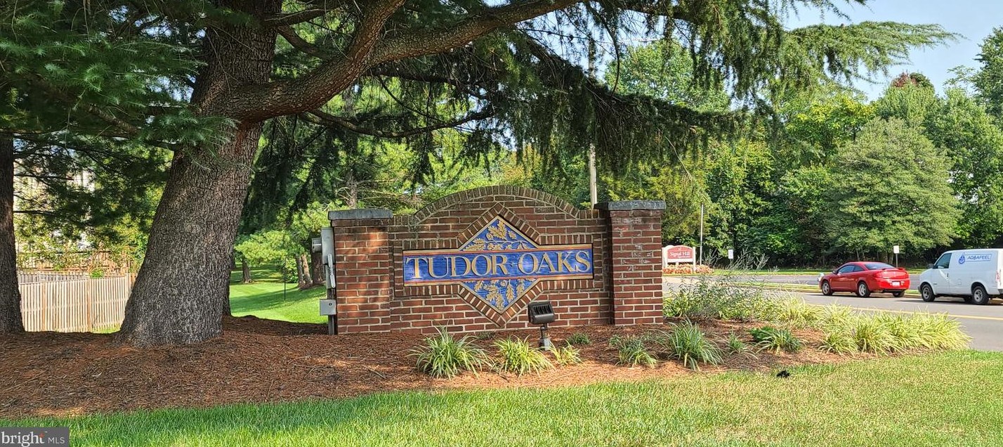 8772 Deblanc Pl, Manassas VA  20110-7068 exterior